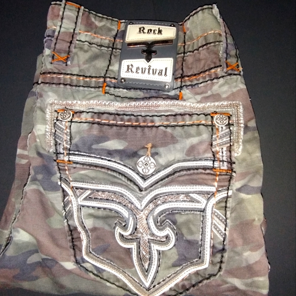 32 Men's Rock Revivals shorts